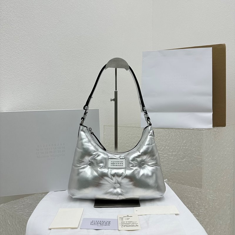 메종 마르지엘라 글램 슬램 호보 마이크로백(정품206만원)